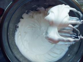 打发到硬性发泡的状态