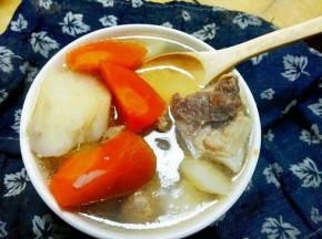 大火烧吹气后  转小火20分钟（排骨都软烂了）  也可放锅里煮差不多一小时