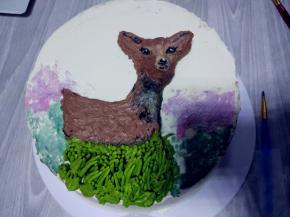 毛刷蘸不同颜色渲染底色，摆好冻硬的花和叶子，再装饰一下就可以了