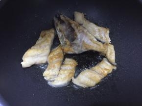 煎至两面金黄即可