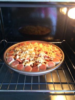 放入预热好的烤箱，中层上下火210度18分钟