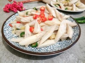 酸，辣，脆，爽口。