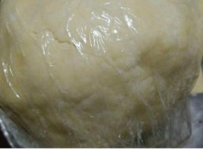 揉成面团包好保鲜袋放入冰箱1小时