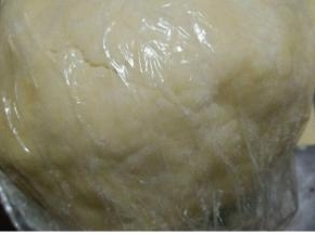 揉成面团包好保鲜袋放入冰箱1小时