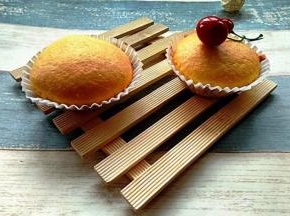 然后装入模具中  八分满～  烤箱提前预热好