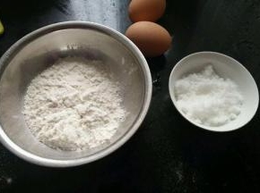 准备好材料  面粉提前过筛