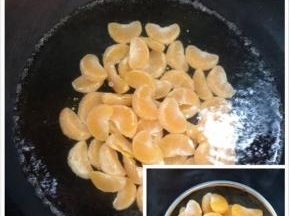 橘子放开水里焯1分钟，然后捞出备用。

