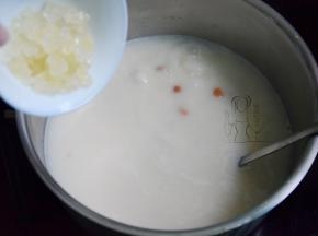 根据个人口味加冰糖搅拌融化就好了