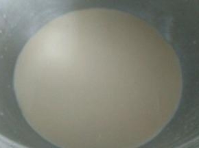 将淡奶油  纯牛奶  白糖放入锅中小火煮到融化即可  不需要煮开