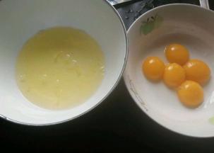 蛋清蛋黄分离   盆子要无水无油