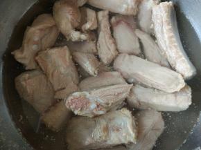 捞出，沥净水分，冲洗一下