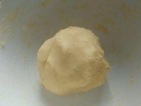 翻拌成面团