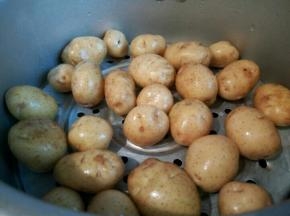  清洗干净放高压锅压熟就好，