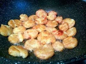 煎到两面金黄，