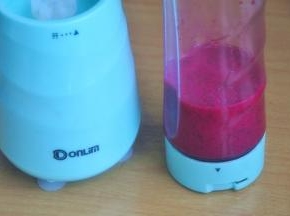 打成火龙果泥。