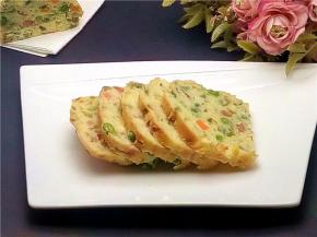 颜色漂亮，有了玉米粒和青豆的清香味道，更加清爽好吃。