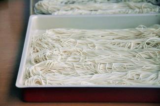 制作好的龙须面条。
