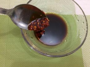 调料汁：将生抽、醋、香油和辣椒油放入碗中调均匀备用（依各人口味增减调料）