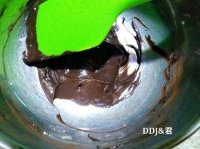 搅拌至顺滑状态，放一旁备用