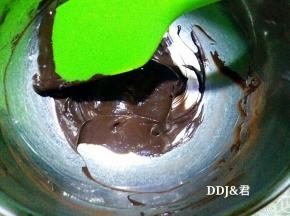 搅拌至顺滑状态，放一旁备用