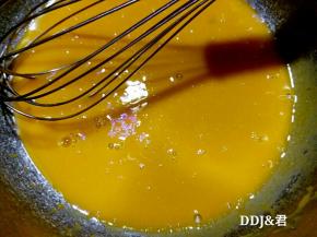 油 牛奶 糖完全融合到蛋黄里