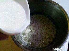 打至这状态，第一次加入三分之一的砂糖