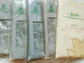 准备好桃山皮和馅料