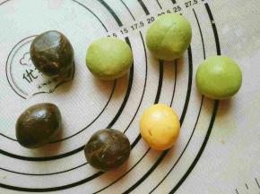 桃山皮，馅料每个分别都是20克挫圆备用