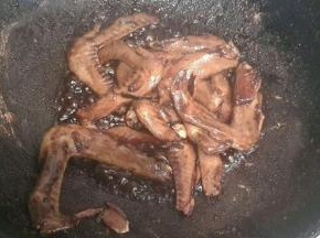加入盐和酱油上色
