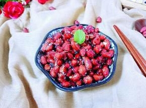 待花生米晾后就可以吃啦！凉后再吃，更香，脆。