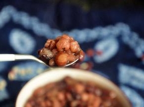 不爱吃红豆的我，面对软糯香甜的红豆薏仁粥，也是无法抗拒的，配方是三人份