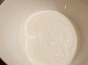 自己做的酸奶，已经加过糖了，