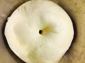 面团发酵至两倍大