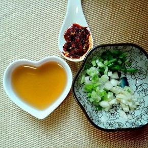 准备好调料，油