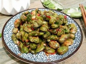 可以当下酒菜，也可以当零食吃。