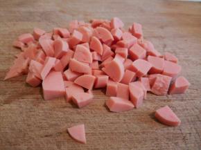 火腿肠切丁，