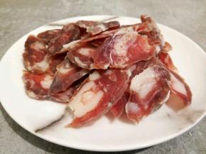 腊肠切片，