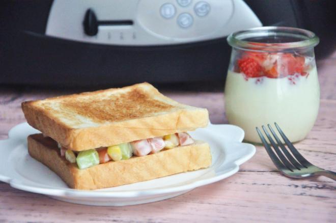 玉米沙拉三明治