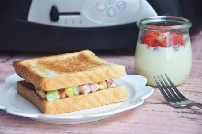 玉米沙拉三明治