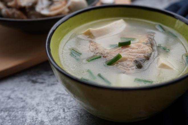 白贝鱼头豆腐汤