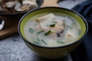 加点盐，盛起即可，特鲜美的汤