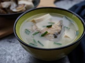 加点盐，盛起即可，特鲜美的汤