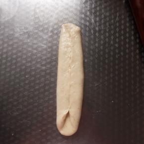 左右两边往中间对齐，捏紧。