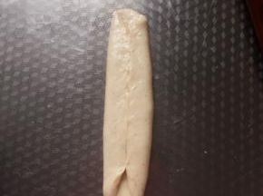 左右两边往中间对齐，捏紧。