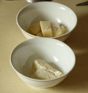 奶油奶酪可以软化和玫瑰酱混合再包 我是直接切块包的