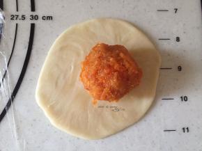 包裹住馅料，包包子一样收口