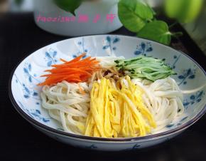 爽口的凉面很清凉