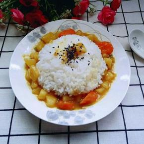 儿子喜欢这样吃，咖喱饭(^_^)