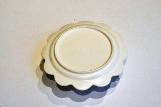 吃的时候找一个盘子扣在碗上，翻转过来，拿走盘子即可，刚蒸好的咸烧白，放2天味道会更好。