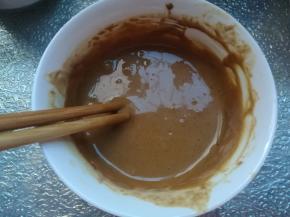 混合搅拌均匀。麻酱就调好了。